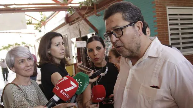Francisco Serrano renuncia a su escaño parlamentario y abandona la política