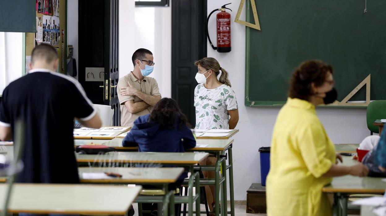 Profesores y alumnos de un instituto