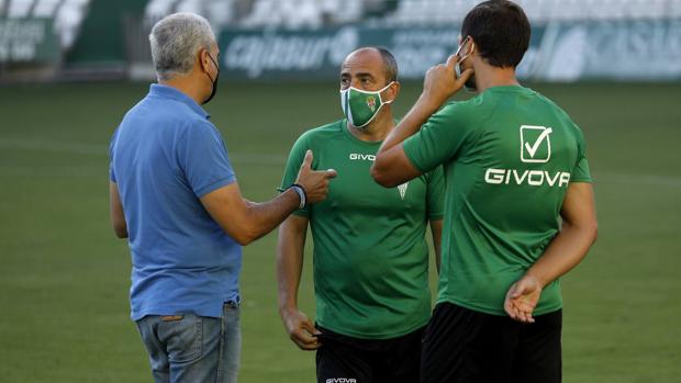 Juan Sabas, entrenador del Córdoba CF: «El equipo transmite que va a ser muy competitivo»