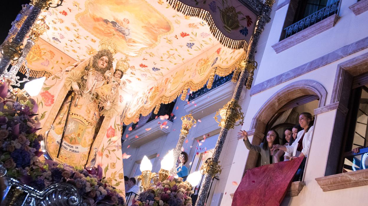 Procesión de la Virgen de Araceli por las calles de Lucena