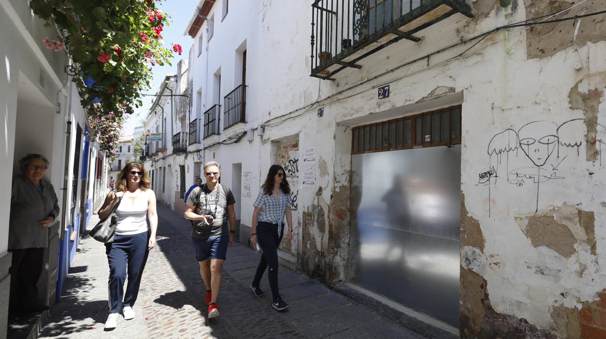 Vivienda tapiada en la calle Armas