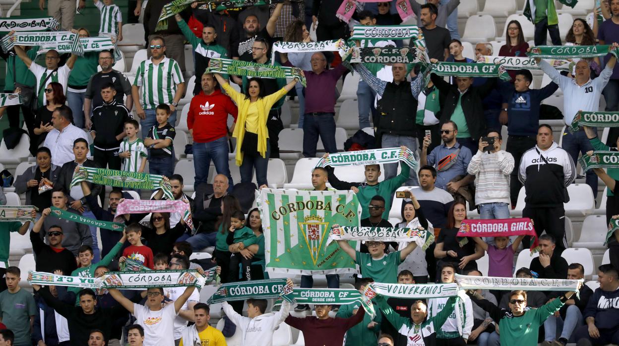 La afición del Córdoba CF, en la grada del estadio El Arcángel