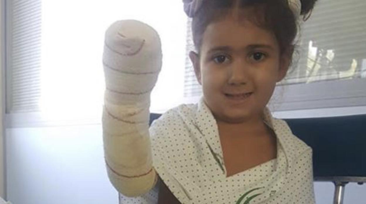 La pequeña Carlota espera para ser traslada a Valencia y ser operada