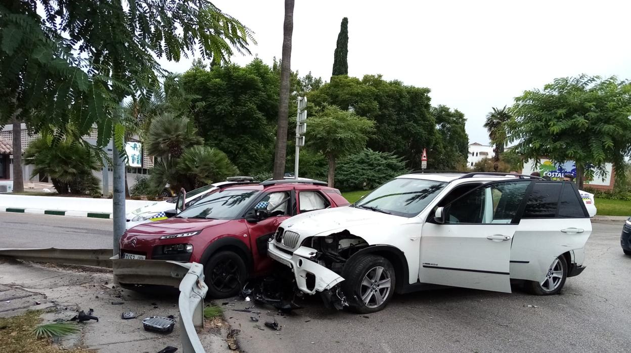 Imagen del accidente provocado por los narcotraficantes en su huida