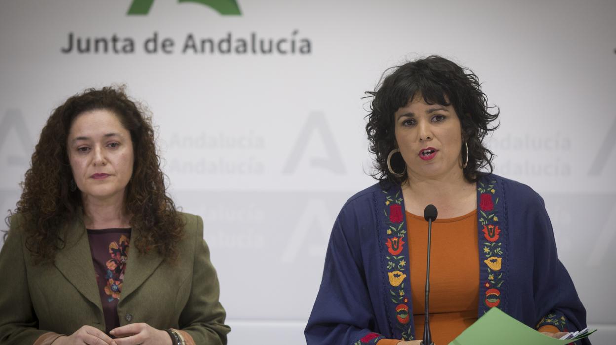 La presidenta del grupo parlamentario Adelante Andalucía, Teresa Rodríguez, junto a la portazo del grupo parlamentario Adelante Andalucía, Inmaculada Nieto