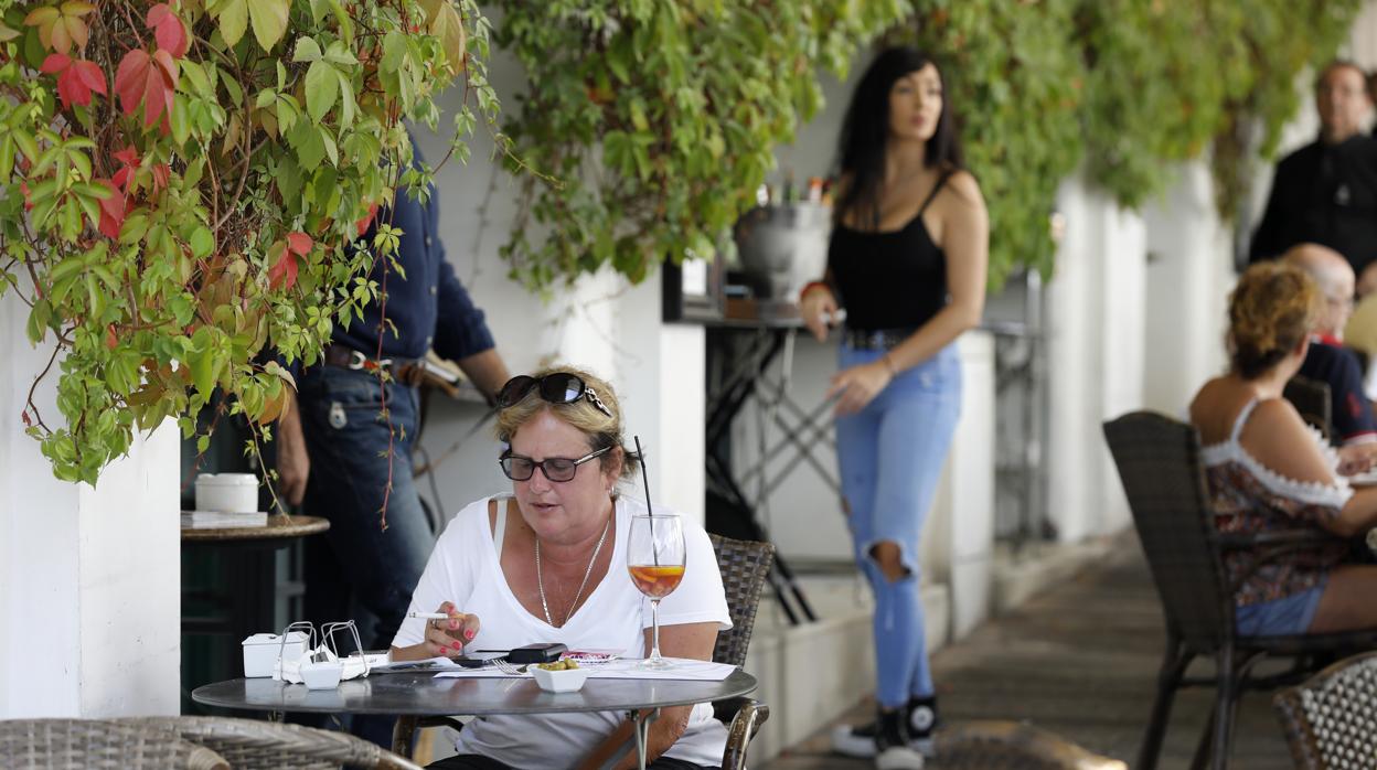 Turistas en otoño en Córdoba