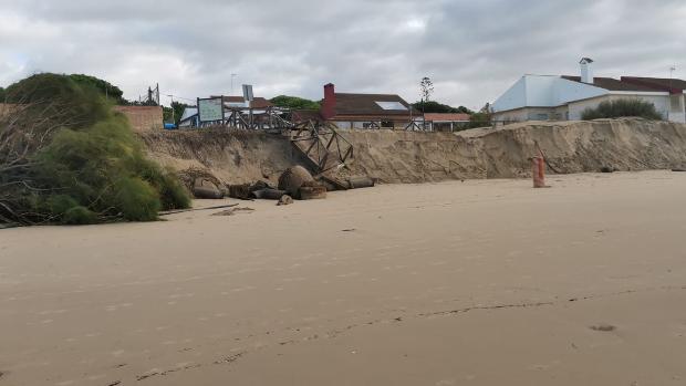 Punta Umbría pide ayuda para que no desaparezca la playa de El Portil