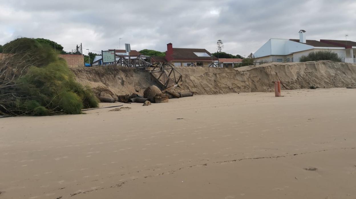 Efectos del paso de la última borrasca en la playa de El Portil