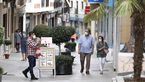 Más restricciones en Lucena: Terrazas a la mitad, cierre de mercadillos, parques infantiles y sedes deportivas