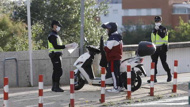 La Policía Local de Luque vigilará que los contagiados de Covid-19 cumplan la cuarentena