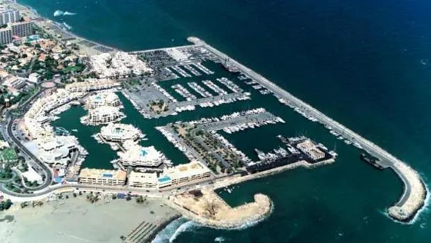 Denuncian a los responsables de Puerto Marina por alteración de subastas y concursos públicos