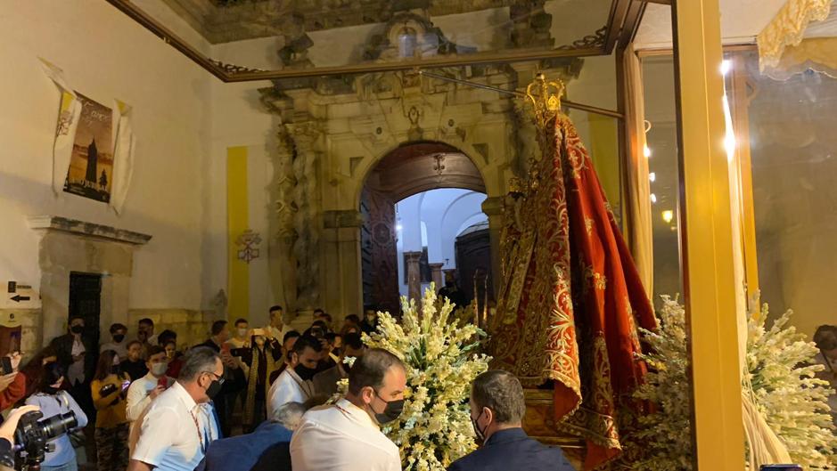 La Virgen de la Sierra deja Cabra y vuelve a subir a su santuario de madrugada y por sorpresa