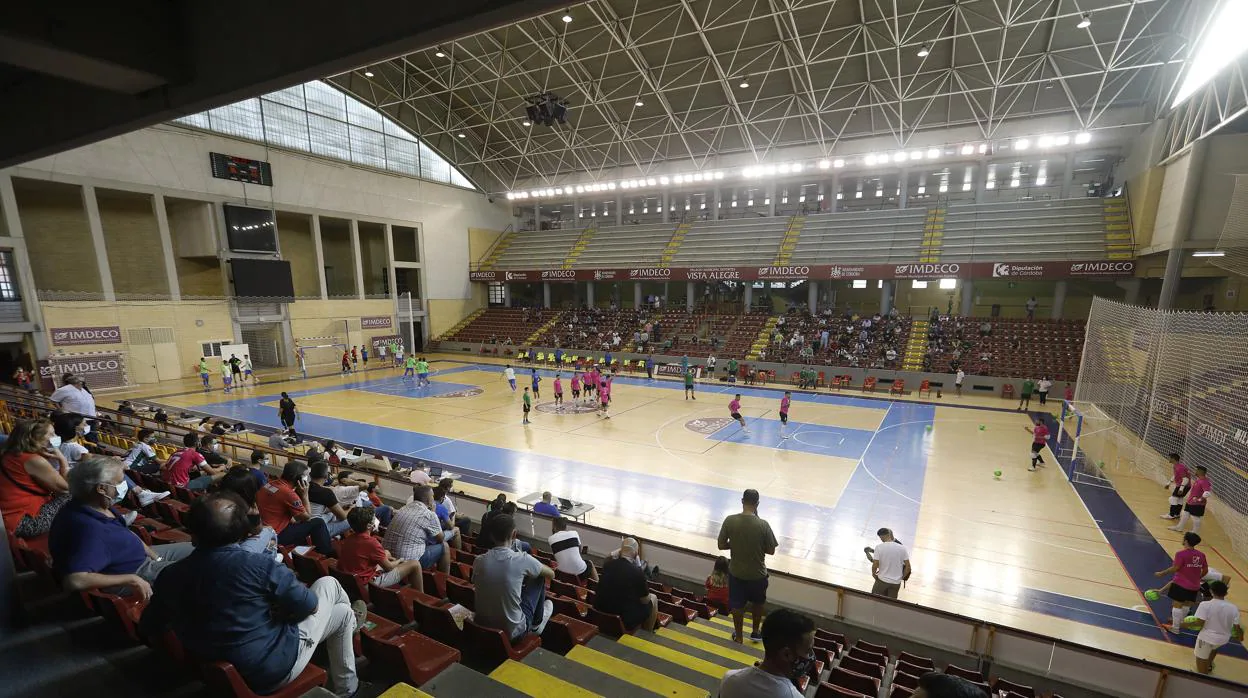 Imagen de Vista Alegre con 400 espectadores en el Córdoba Patrimonio-Valdepeñas