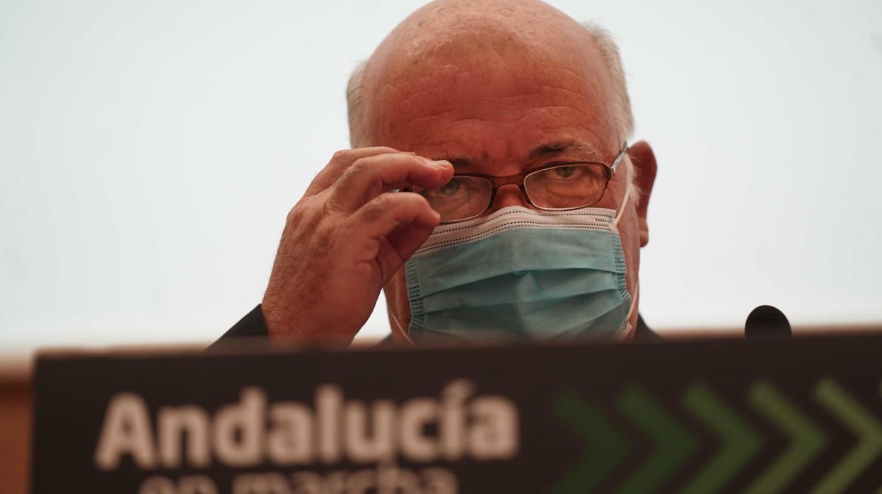 El consejero de Salud y Familias, Jesús Aguirre, en la presentación de «Andalucía en marcha»