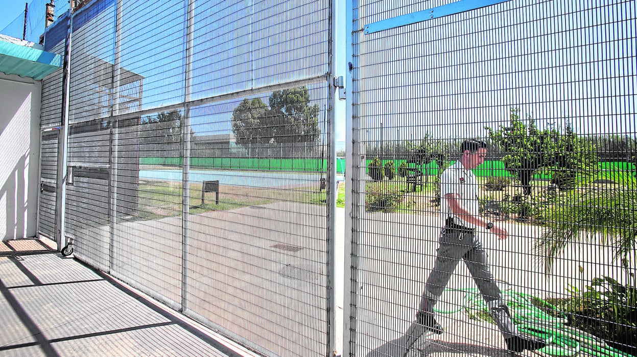 Un vigilante en el centro de menores Sierra Morena