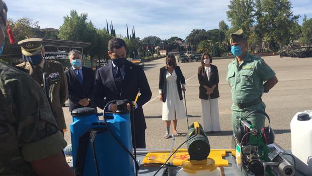 Juanma Moreno destaca al Rey como el «símbolo de la unidad nacional» en su visita a la Legión en Ronda