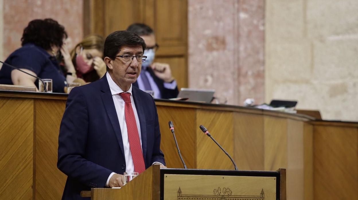 El vicepresidente de la Junta, Juan Marín, defendiendo el bono turístico