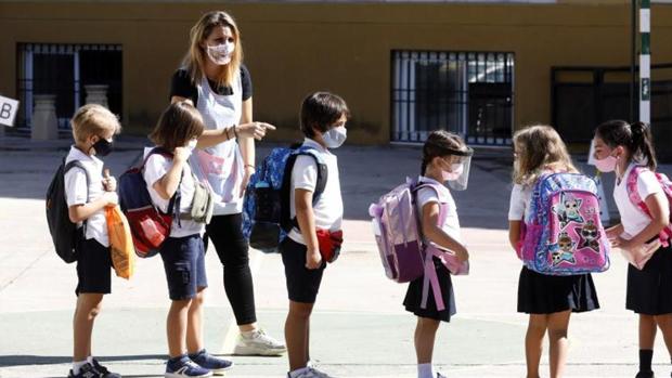 Encuesta: ¿Qué te parece el nuevo protocolo de test exprés a los alumnos con síntomas en los colegios de Andalucía?