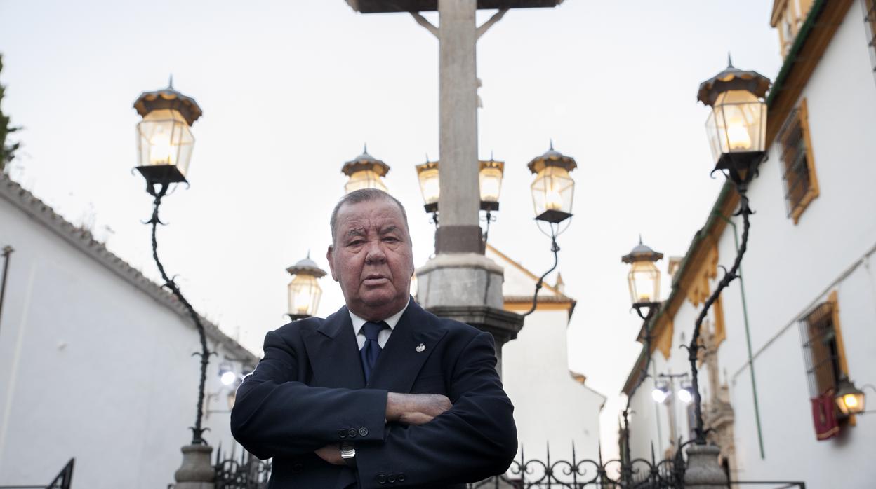 Francisco Castellón, ante el Cristo de los Faroles en 2017