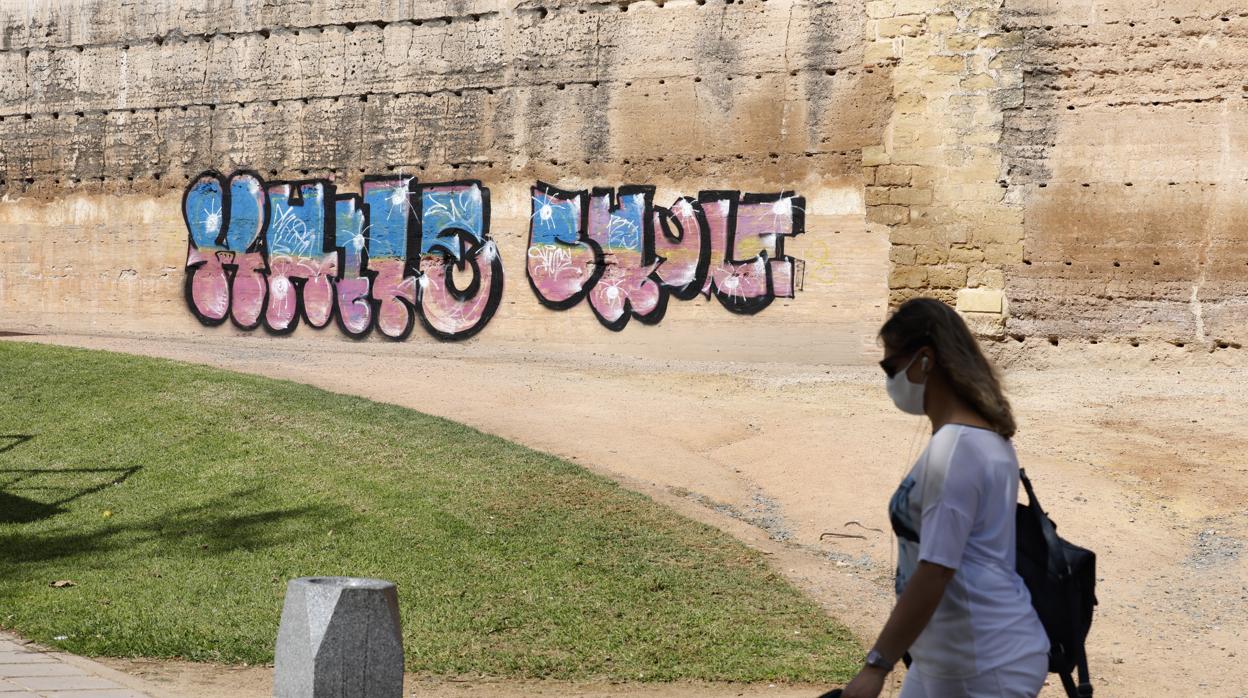 Grafiti en la muralla almorávide de Córdoba