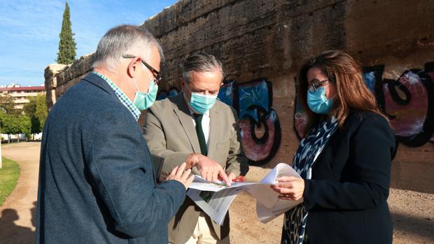 Pintada en la muralla del Marrubial | Reparar los daños ocasionados costará, al menos, 39.000 euros