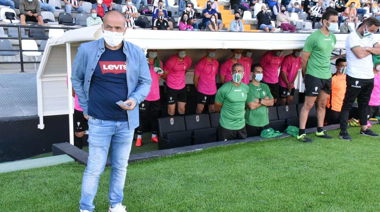 Juan Sabas, entrenador del Córdoba: «He puesto una alineación pensando en el Lorca»