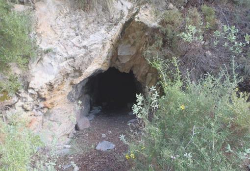 Boca de la mina La Furia, en Nerja (Málaga)