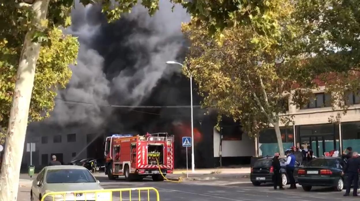 Fuego en un taller mecánico de Pozoblanco