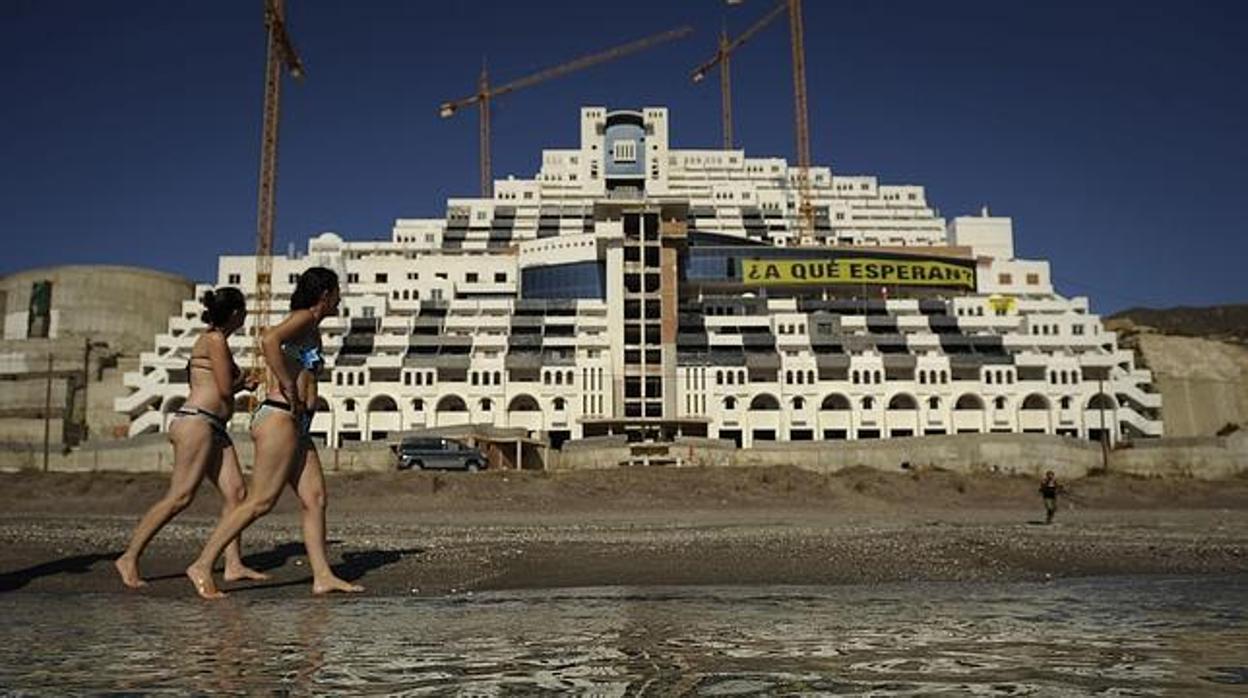 EL hotel Algarrobico, en Almería