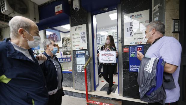 Premio de la Bonoloto en Córdoba | «Seguro que es un cliente nuestro del barrio, no tenemos duda»