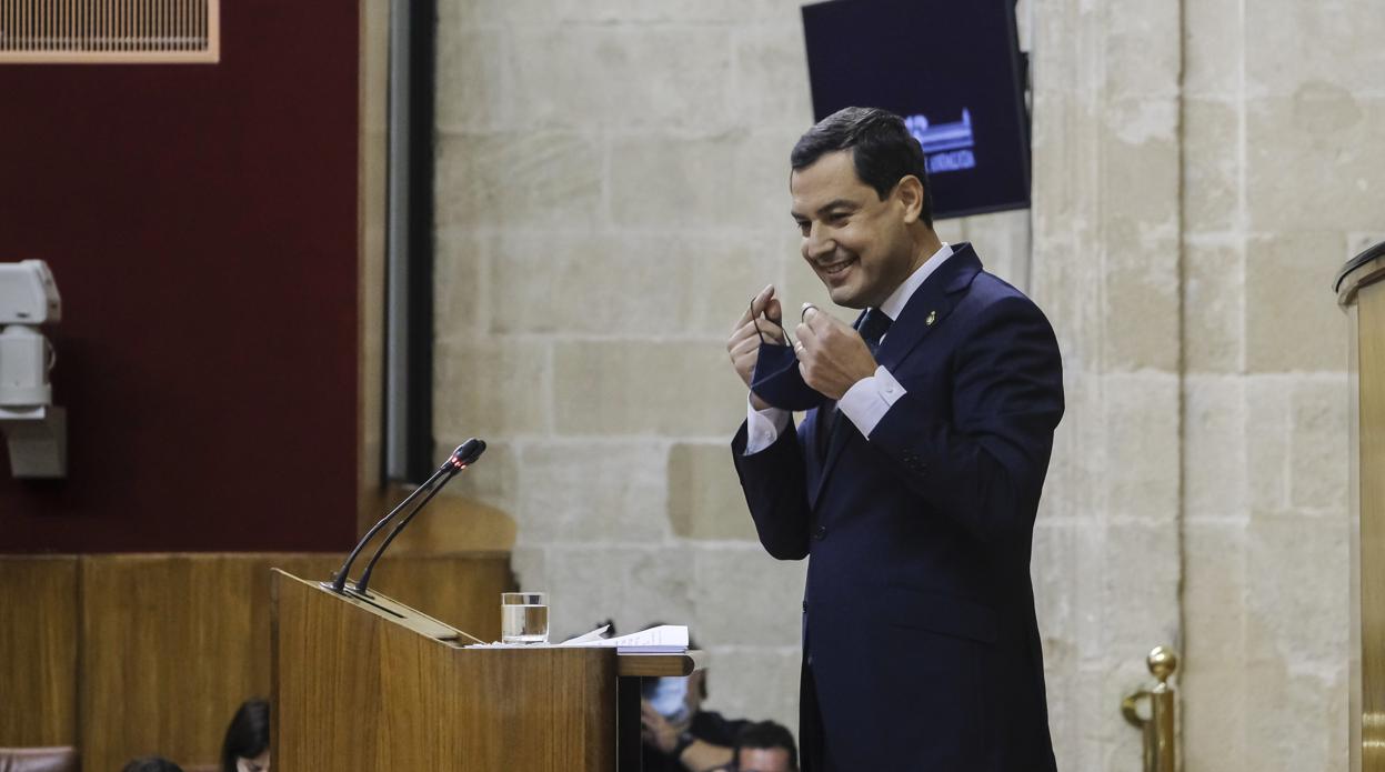 El presidente de la Junta Juanma Moreno, en el Parlamento andaluz