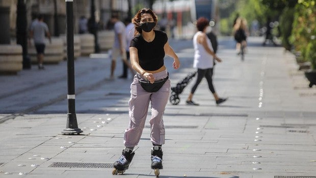 La mascarilla es obligatoria en Andalucía para practicar deporte al aire libre y en los bares y restaurantes