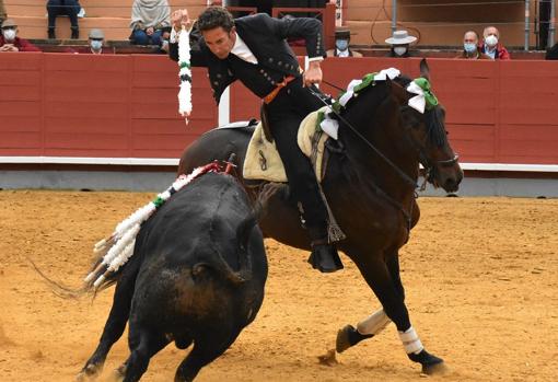 Lea Vicens corta una oreja en la matutina de Montoro  y Hernández, de vacío tras fallar con los aceros