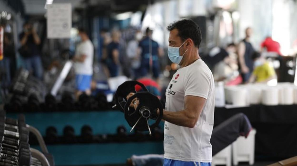 Un cordobés en un gimnasio entrenando