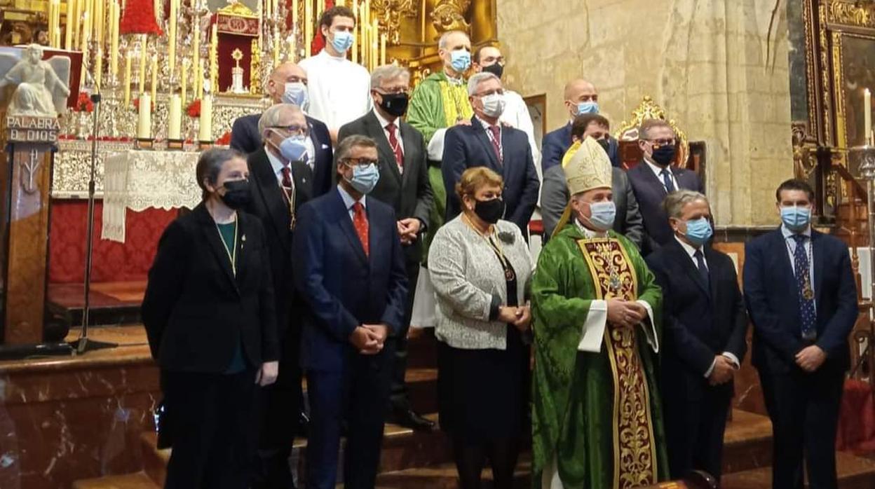 Las hermandades del Lunes Santo acompañaron a la Sentencia en su misa de aniversario