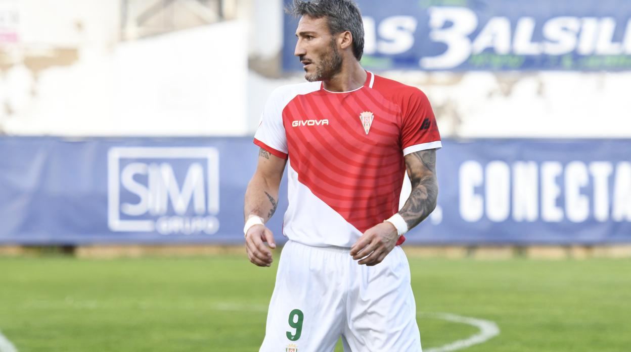 El delantero del Córdoba CF Federico Piovaccari gesticula en el partido del domingo ante el Yeclano