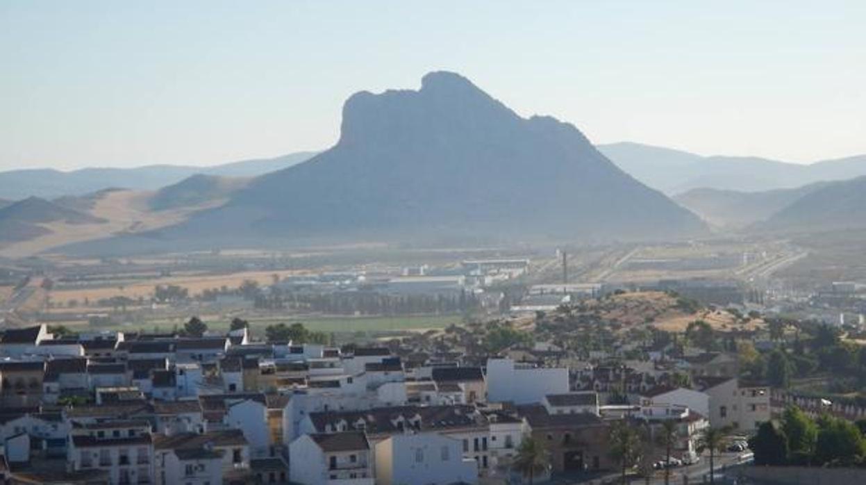 Vista de Antequera y la Peña de los Enamorados