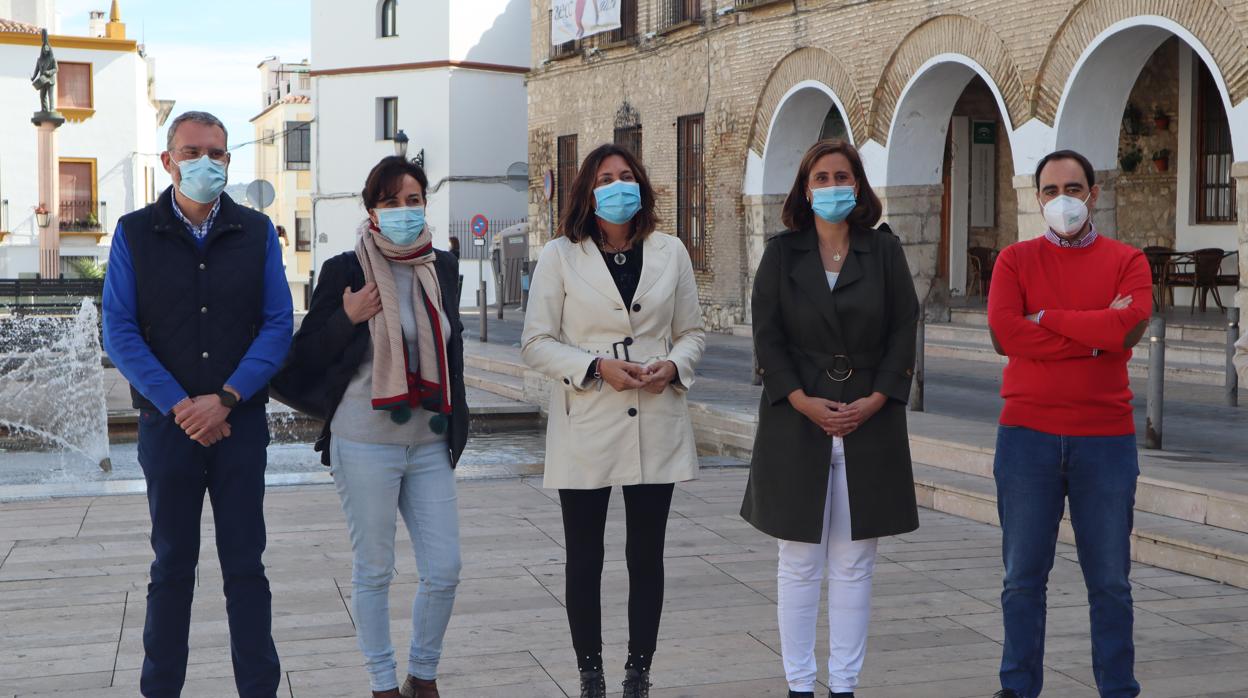 Loles López y María Luisa Ceballos, durante su visita a Baena