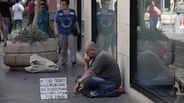 Parte de la población ve a los pobres como «seres inferiores», según la Universidad de Granada