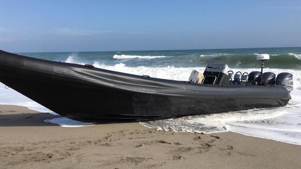 El temporal obliga a unos narcos a esconderse cerca de tierra en el Campo de Gibraltar tras varios días sin agua ni comida en alta mar