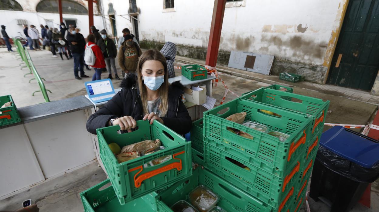 Reparto de alimentos del comedor de los Trinitarios