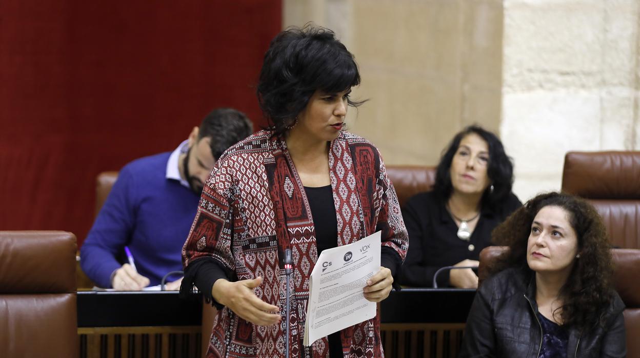 Teresa Rodríguez junto a Inmaculada Nieto en una sesión del Parlamento andaluz