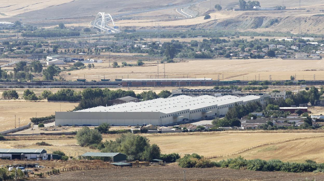 Vista panorámica de las naves de Colecor levantadas por el empresario Rafael Gómez sin permiso