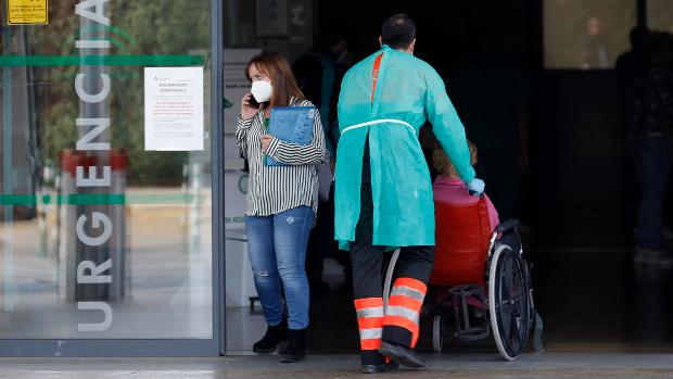 Andalucía registra menos nuevos contagios mientras suben las hospitalizaciones