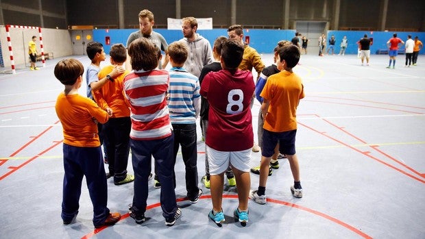 La Junta rectifica y los menores de 16 años sí podrán hacer deporte tras las seis de la tarde