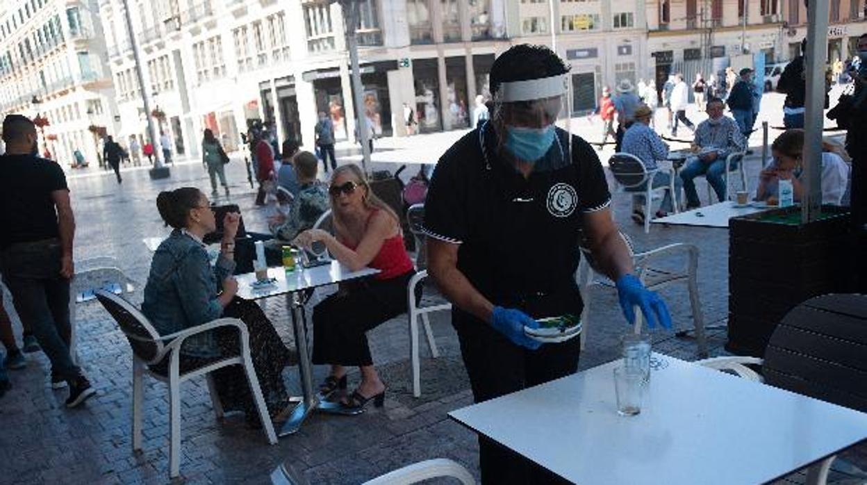 Cafetería en la plaza de la Constitución de la capital malagueña