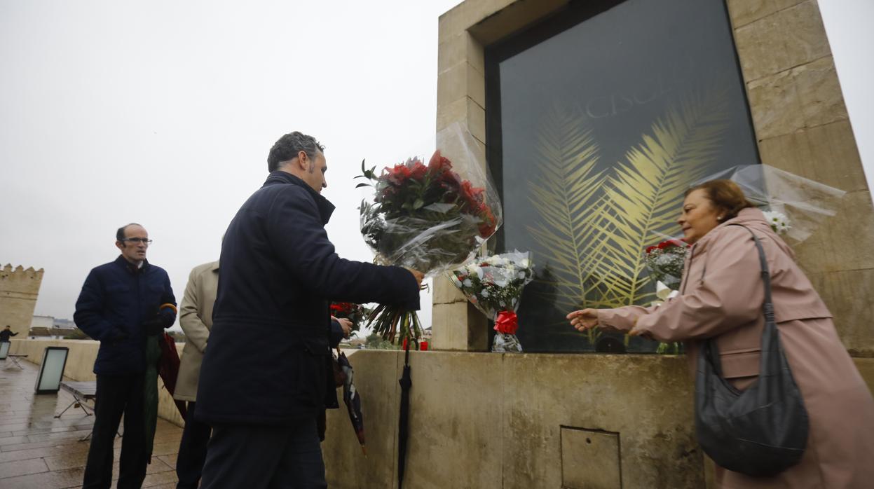 Imagen de archivo de una ofrenda floral a San Acisclo y Santa Victoria