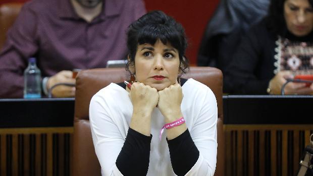 El Parlamento echa a Teresa Rodríguez y a sus seguidores de Adelante Andalucía