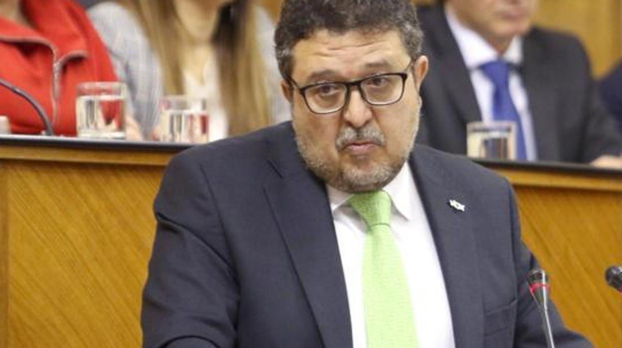 Francisco Serrano en el Parlamento andaluz