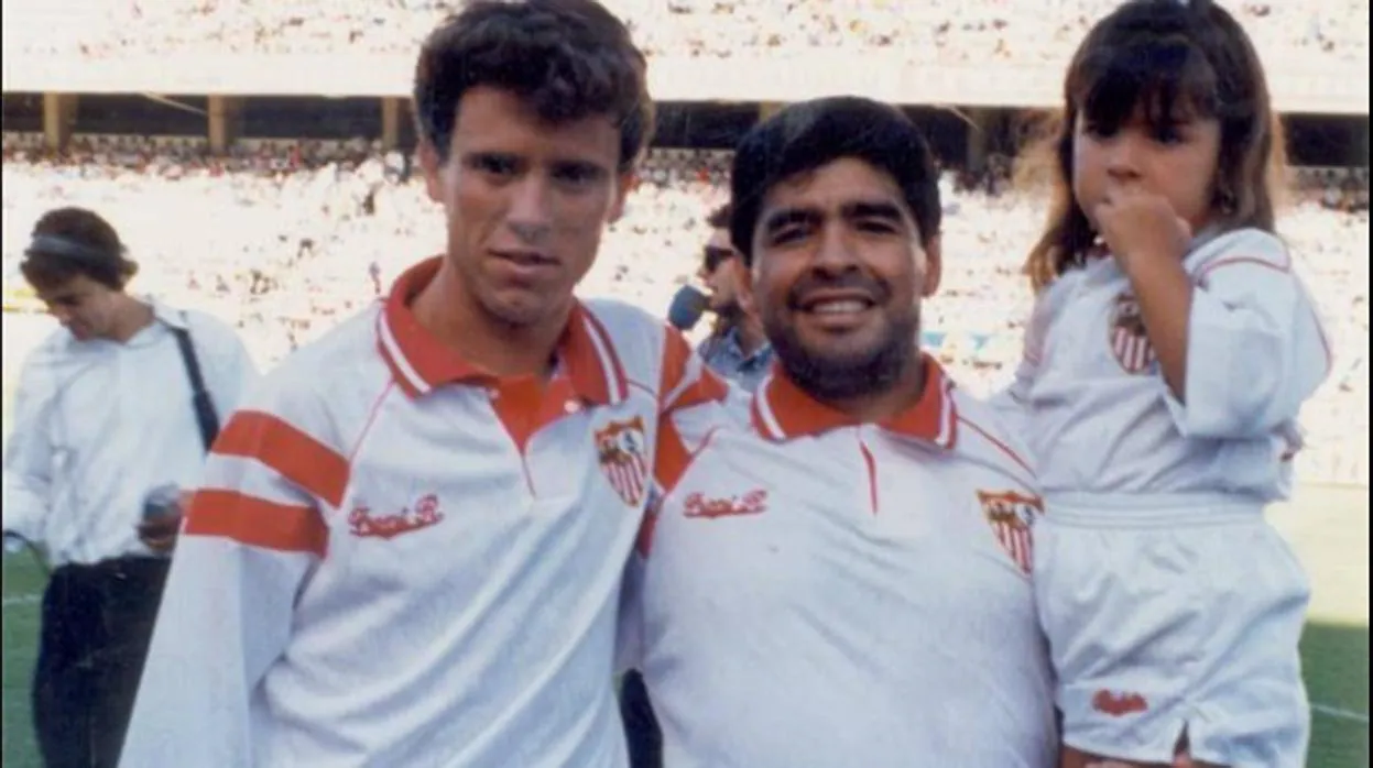 Pineda, junto a Maradona, como compañeros en el Sevilla